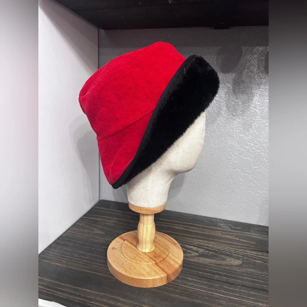 Fuzzy Bucket Hat One Size Cozy Winter Black & Red Vintage Reversible‎